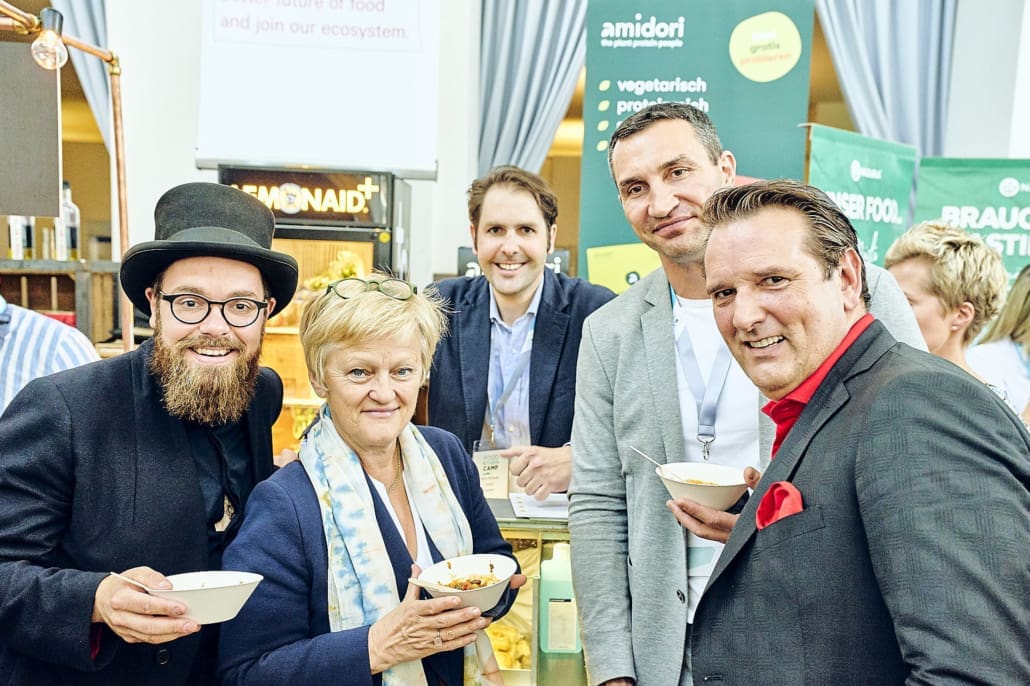 Prominente Gäste beim Food Innovation Camp 2019:  Hendrik Haase, Renate Künast, Fabio Ziemßen, Dr. Wladimir Klitschko und Ralf Dümmel. (Foto: Stefan Groenveld)