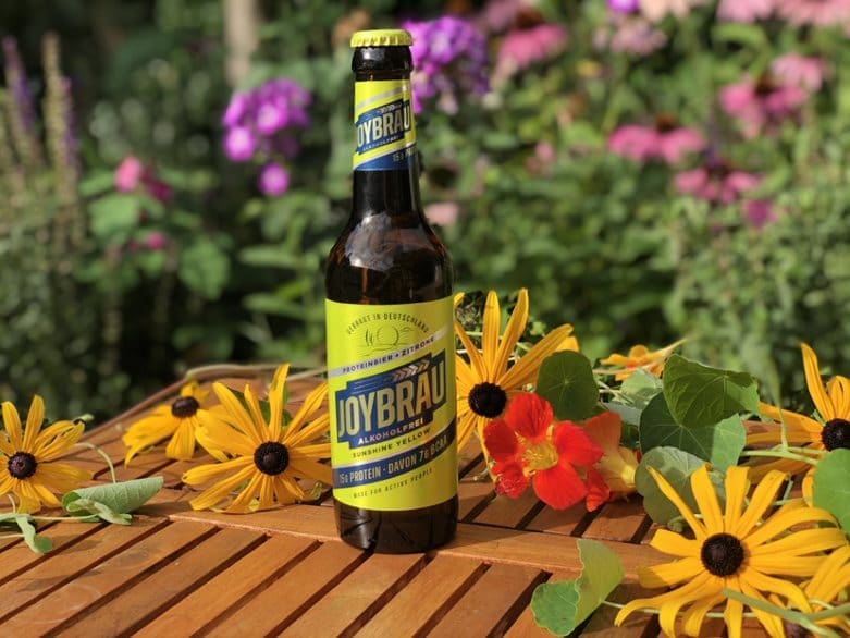 JoyBräu gibt es in drei Sorten: "Starlight White", "Ocean Blue" und "Sunshine Yellow" (Foto)