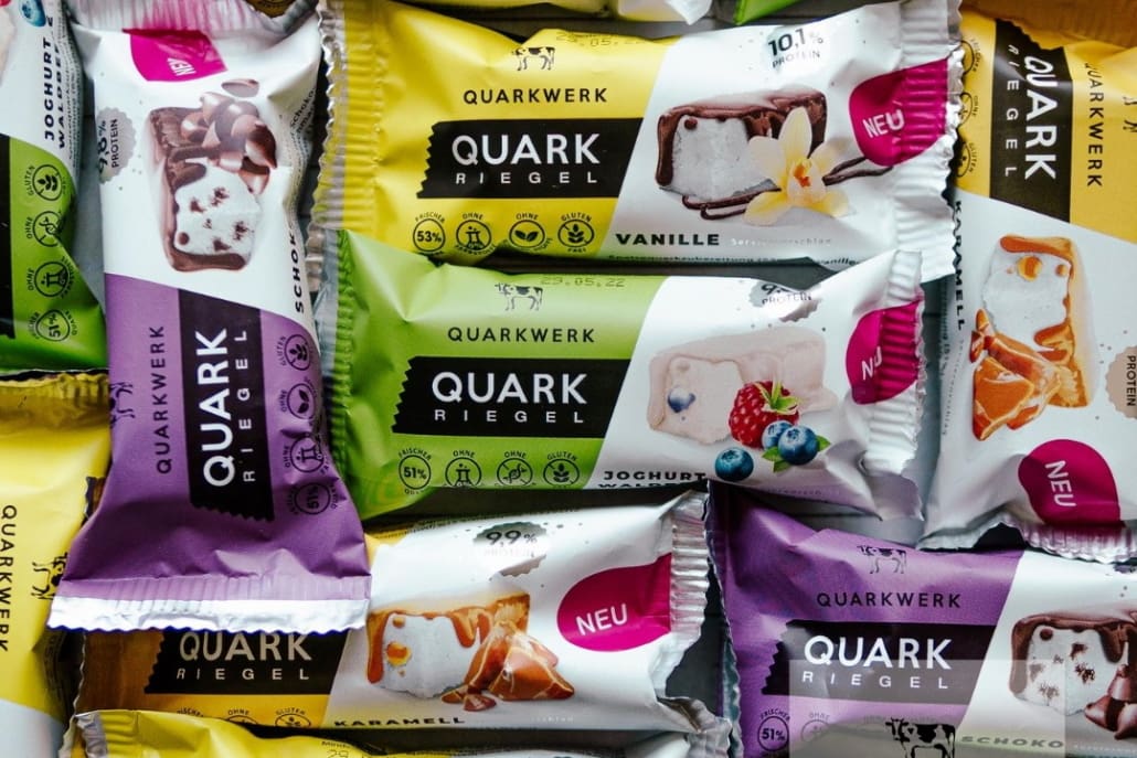 Die Quarkriegel gibt es vielen verschiedenen Geschmacksrichtungen (Foto: QUARKWERK)