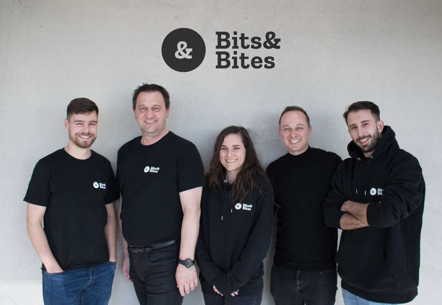 Das Team von Bits & Bites um Geschäftsführer Laurin Knoke (2.v.r.)