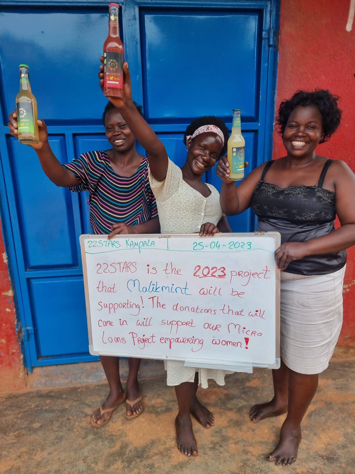 Frauen aus Uganda freuen sich über die Kooperation von MalikMint und 22STARS