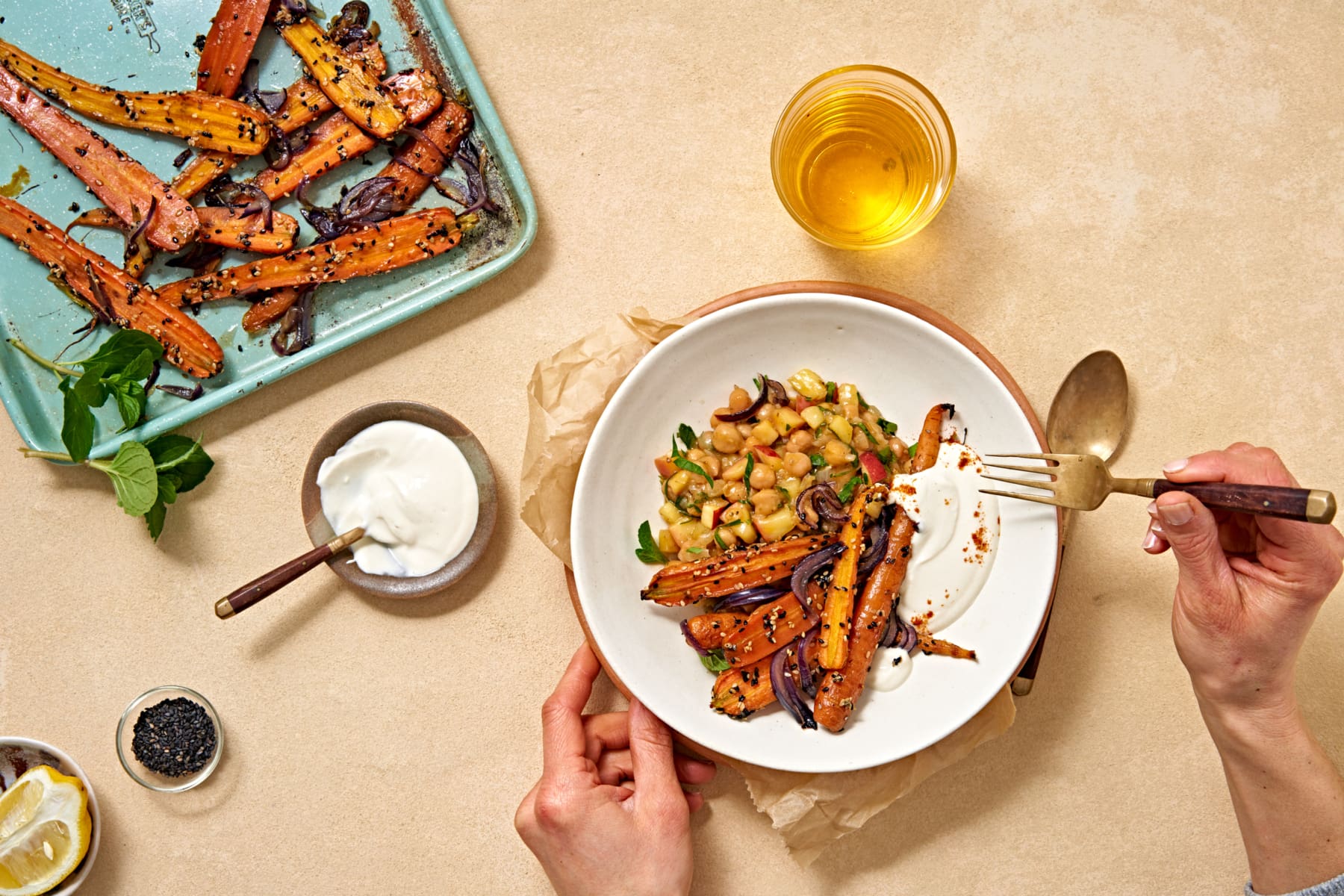 Karamelisierte Karotten mit Kichererbsen - so lecker kann die kulinarische Zukunft aussehen.