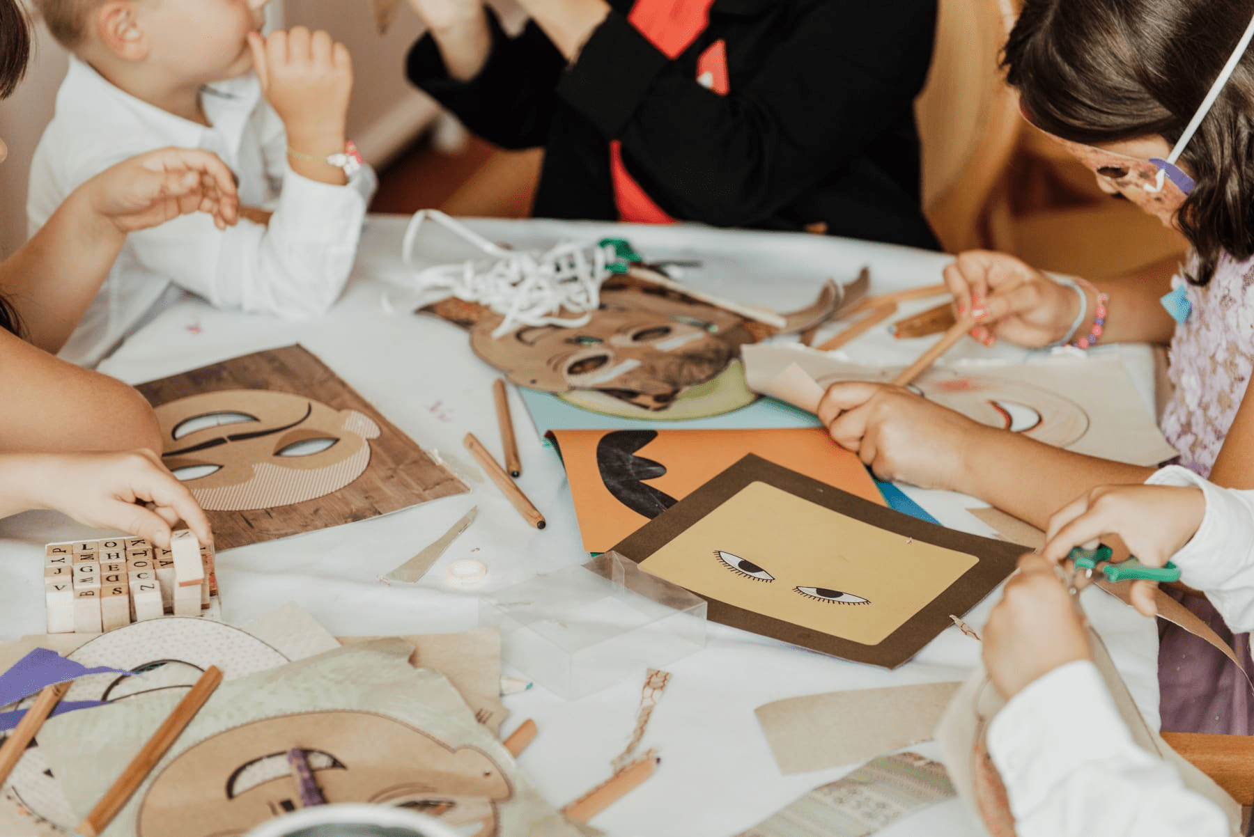 LUYA Kidscorner animiert zum Spielen und Basteln,