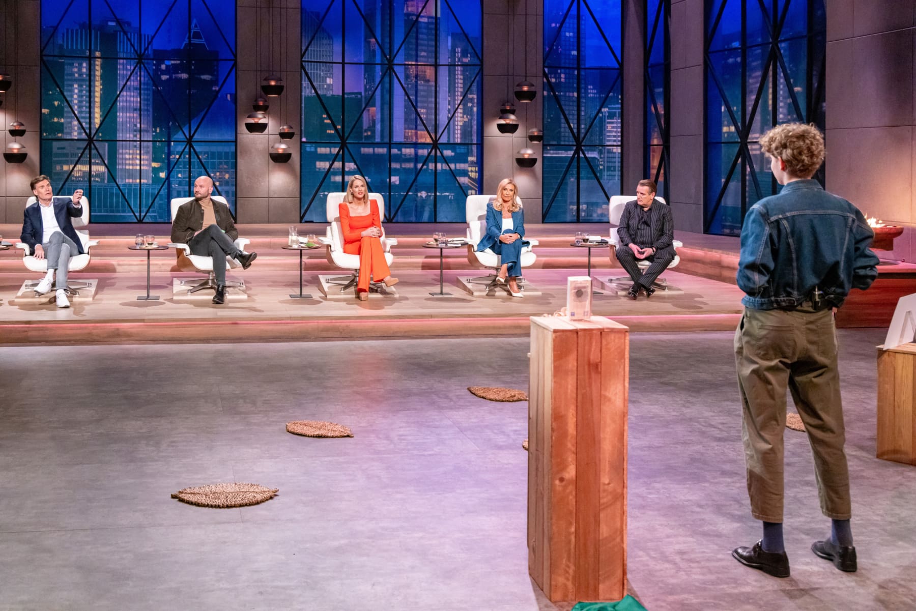 Angelina Widmann vor den Löwen