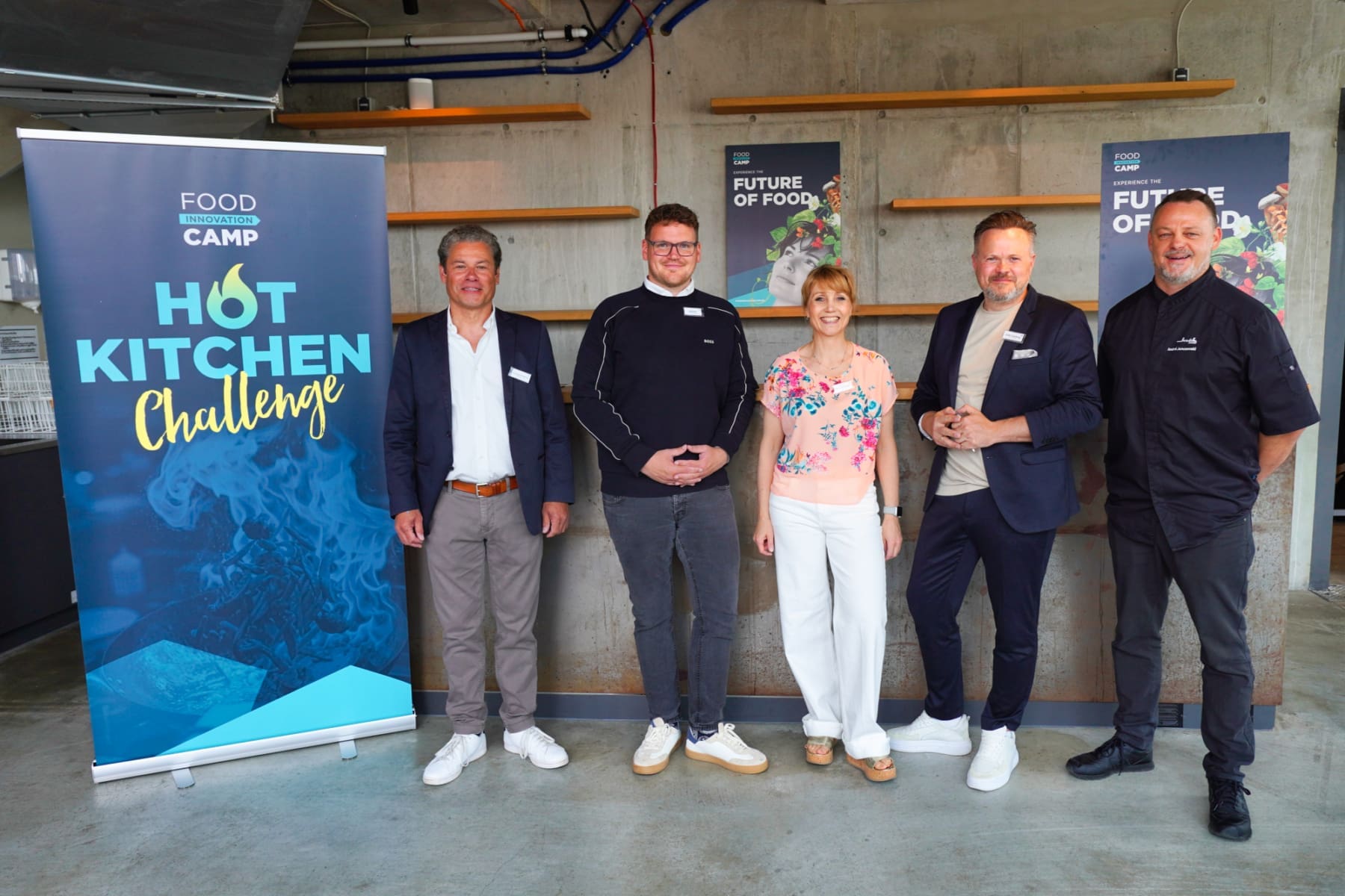 FIC-Gründerin Sina Gritzuhn mit den Herausforderern Christopher Holtz (Schwarz & Hansen), Kai Uwe Trempel (WISAG), Thomas Gutzeit (DSR) und André Jenczewski (Klüh)