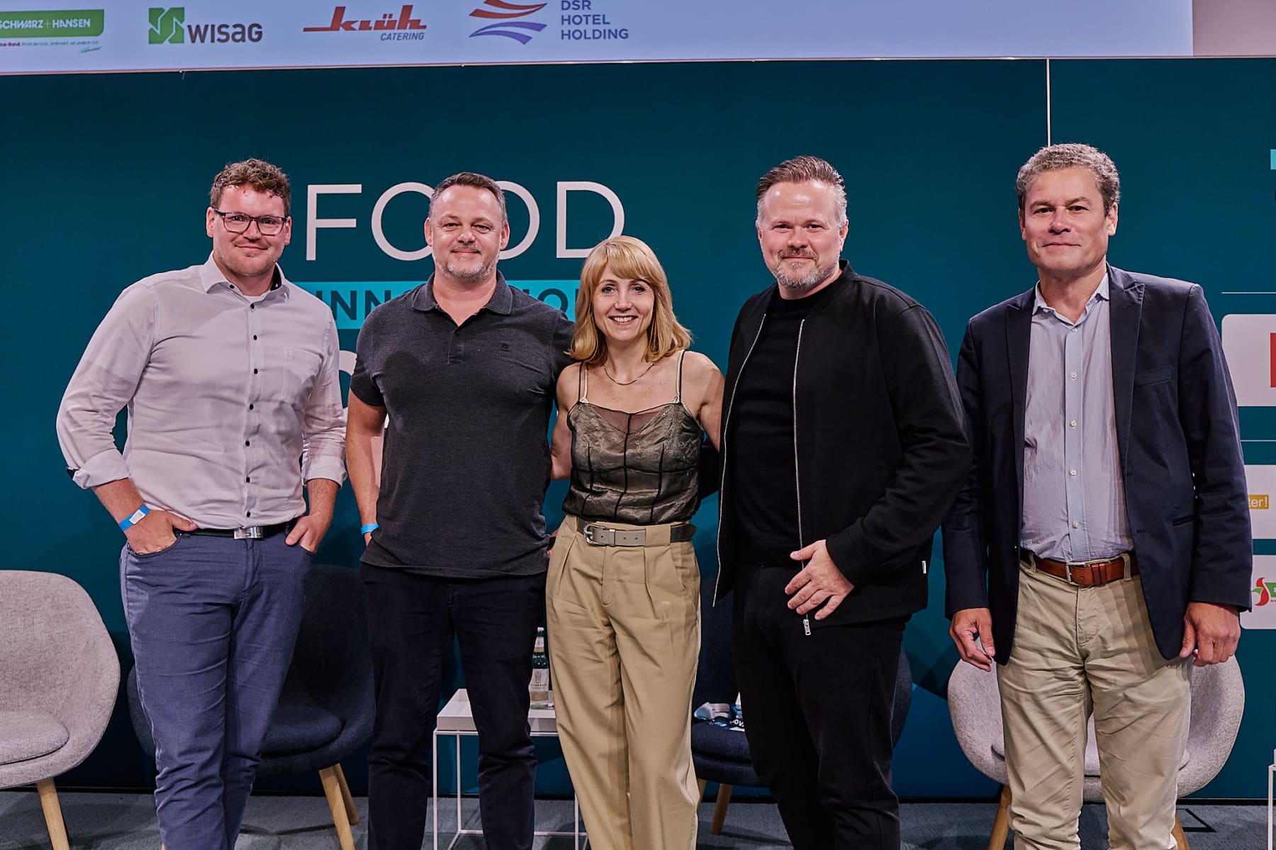 Sina Gritzuhn mit den "Challengern" Kai Uwe Trempel (WISAG), André Jenczewski (Klüh Catering), Thomas Gutzeit (DSR Hotel Holding) und Christopher Holtz (Schwarz & Hansen). (Foto: Stefan Groenveld)
