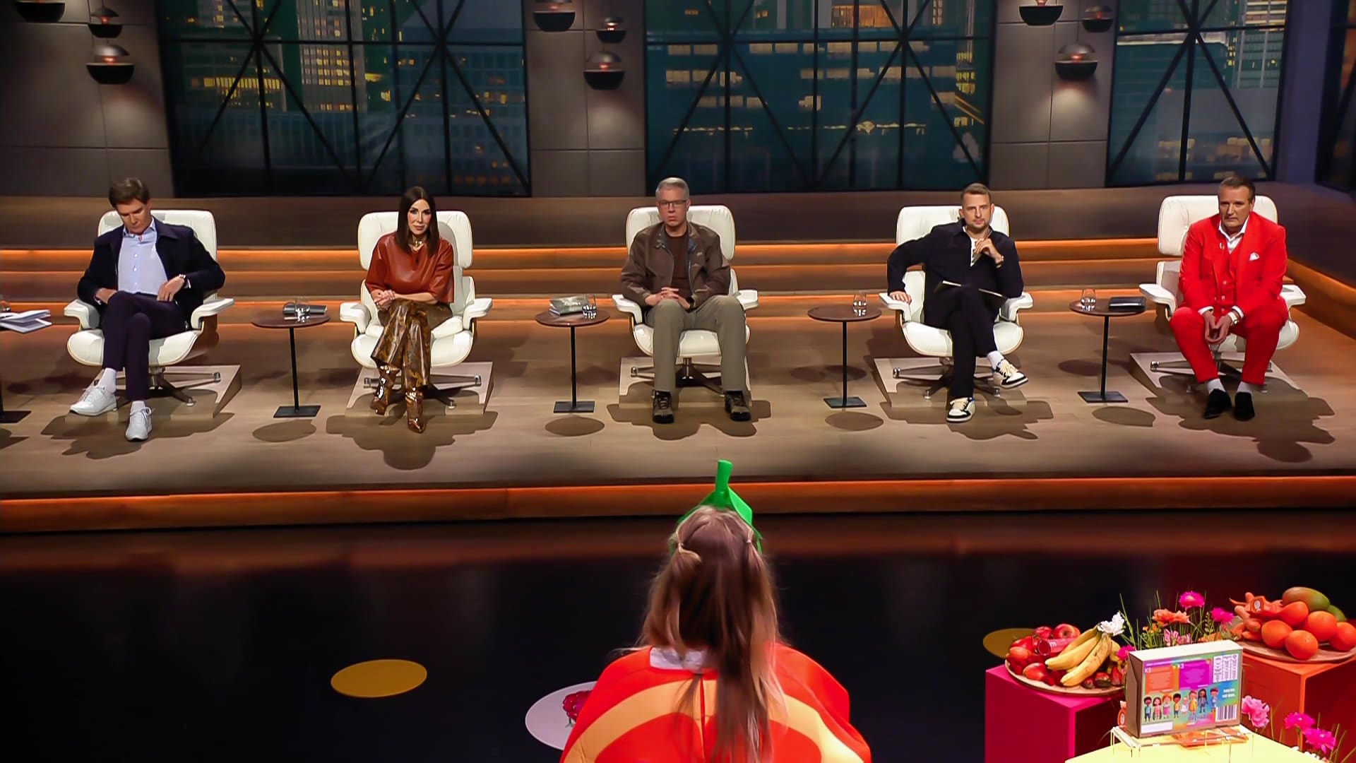 Alena Leeb, Gründerin von Poppy`s Eis, pitcht vor den Löwen Carsten Maschmeyer, Judith Williams, Frank Thelen, Johannes Kliesch und Ralf Dümmel.